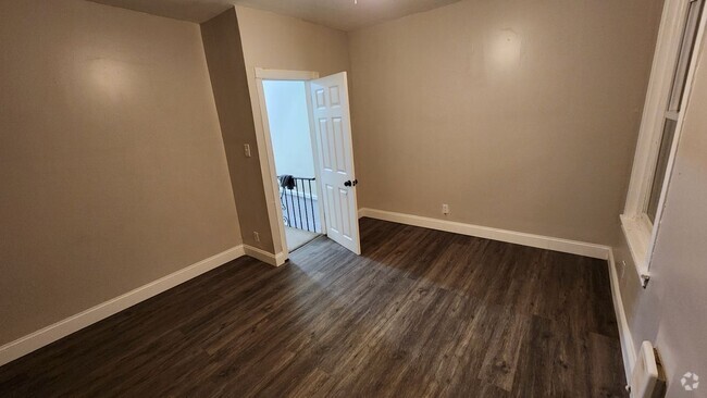 Building Photo - 218 N Alden St Rental