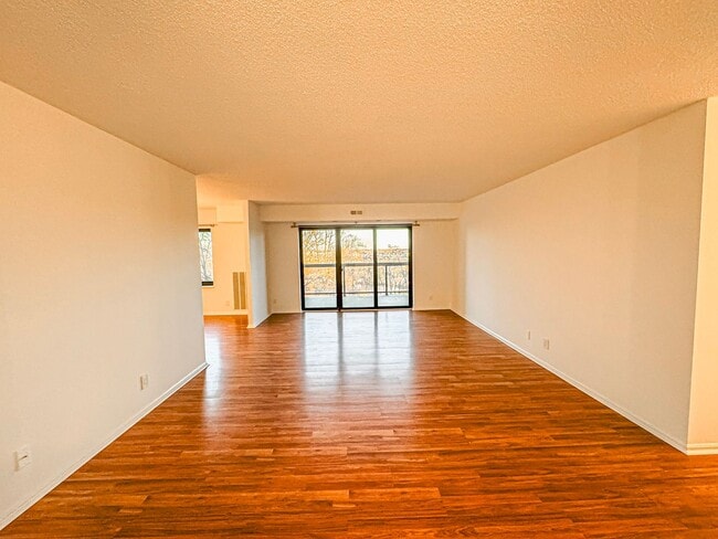 Photo - Recently Renovated 3 Bed 2.5 Bath Condo With Balcony In Vibrant Watergate At Landmark - Utilities...