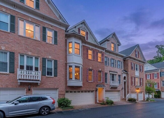 Building Photo - 2310 N Van Buren Ct