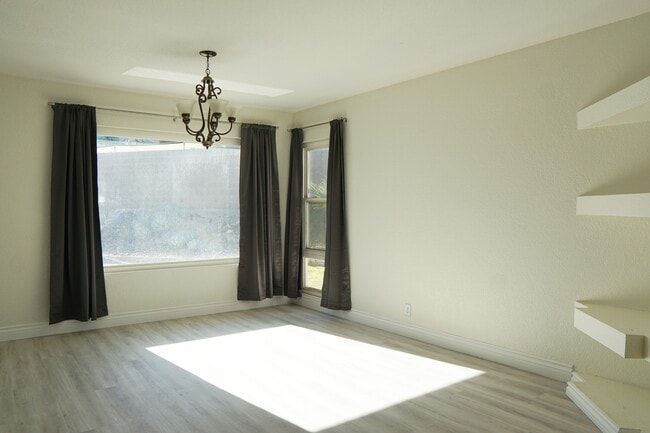 Photo - 39220 Karen St