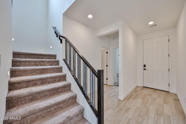 Photo - 509 E Elm Ln