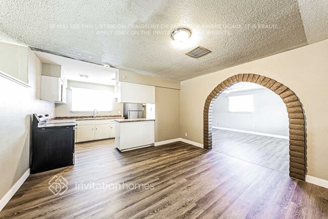 Photo - 6921 W Hazelwood St