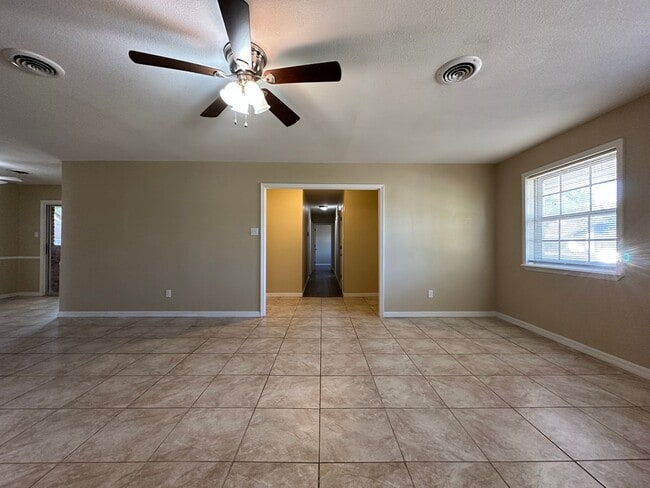 Photo - 3201 S 92nd St