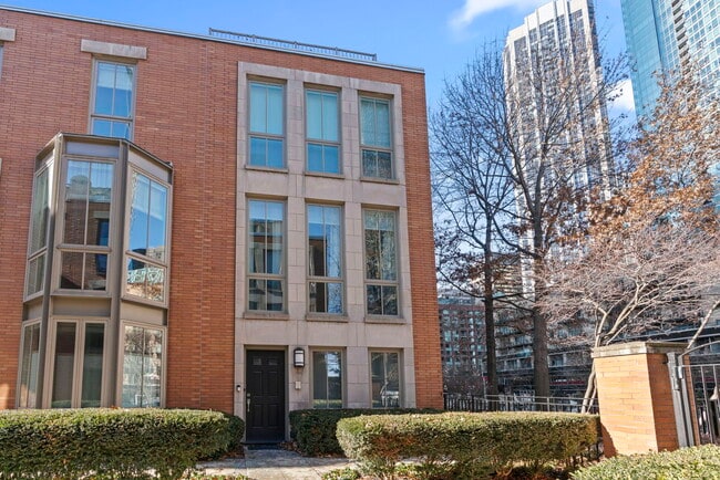 Building Photo - 424 E North Water St