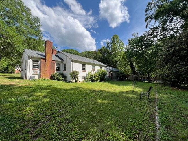 Photo - Adorable 2bdrm/1bth Ranch Style Home Conve...