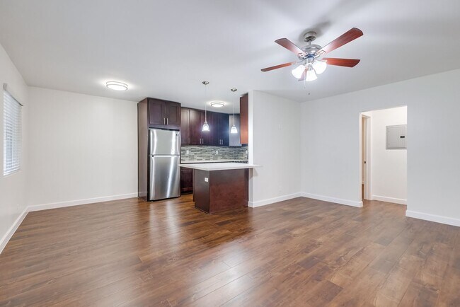 Photo - 633 W Hyde Park Blvd Unit 06