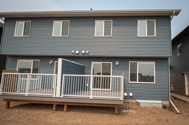 Photo - 1443 Cherniak Way SW