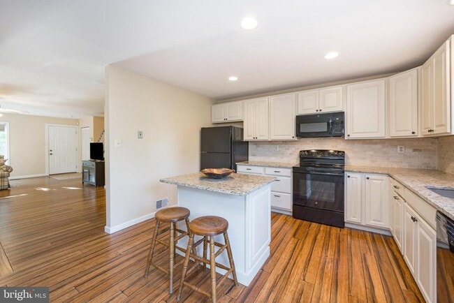 Photo - 3930 Gatehouse Lane