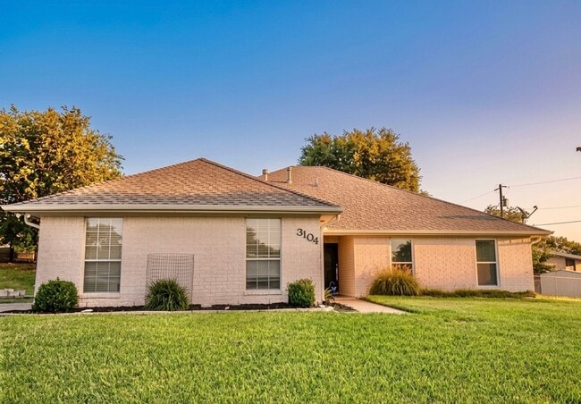 Building Photo - 3104 Valley Oaks Cir
