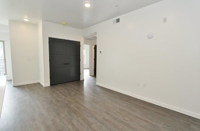 Photo - 3906 Brian Ave. Unidad 207