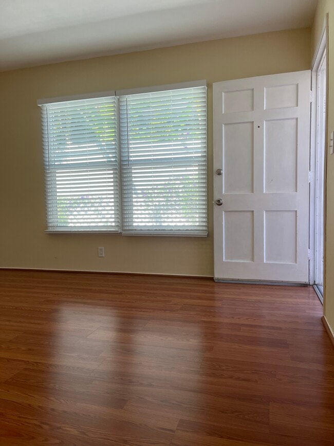 Photo - 511 Broadway St