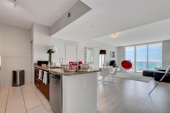 Photo - 951 Brickell Ave Unidad 2406