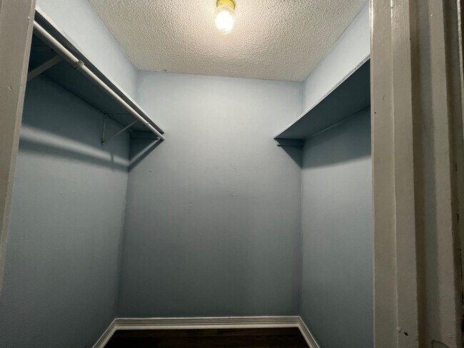 Photo - 2820 Pakenham Dr