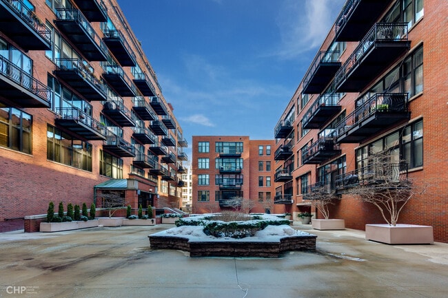 Photo - 333 W Hubbard St Unidad 412
