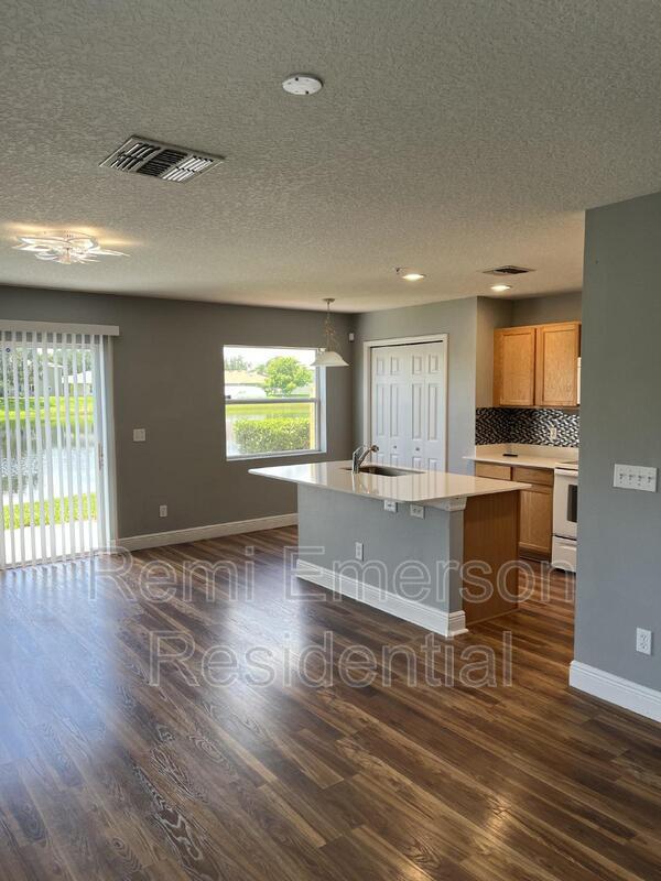 Photo - 13500 Applerose Ln