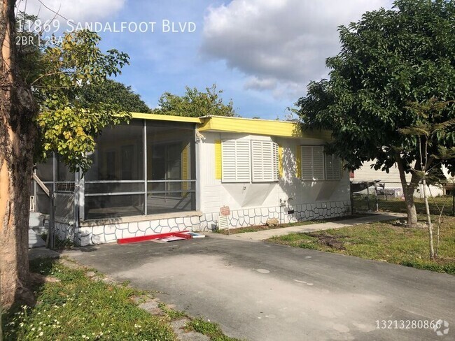 Building Photo - Beautiful 2/2 with large fence yard Mobile... Rental