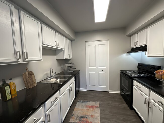 The Peak Apartments and Townhomes