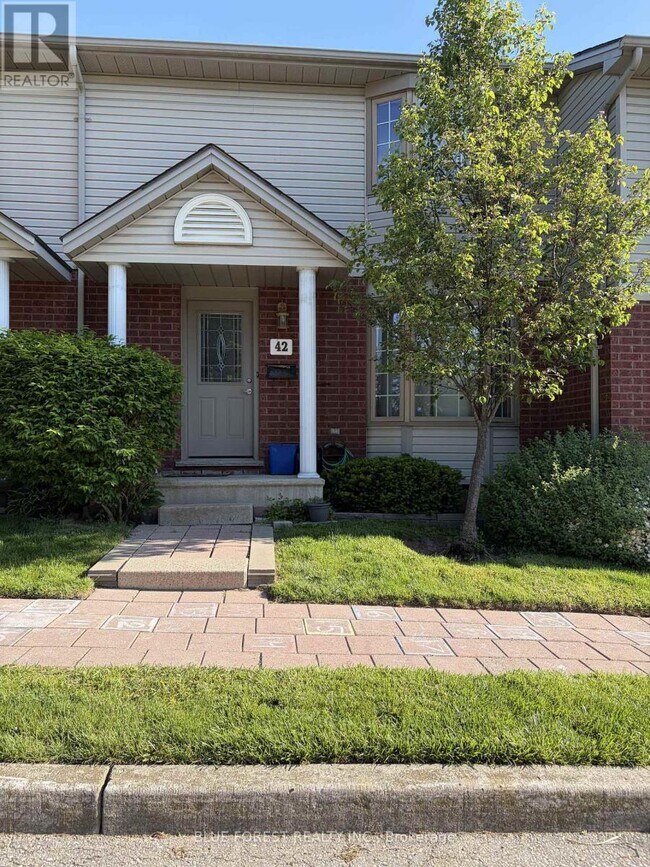 Photo - 70 Chapman Ct