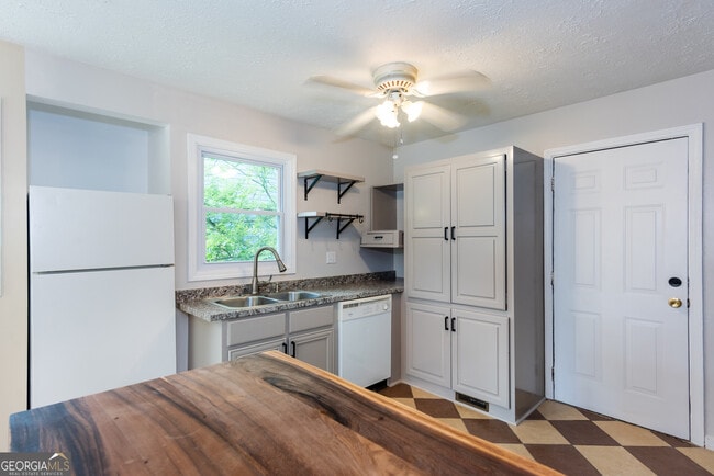 Photo - 2435 Claude St NW