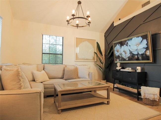 Photo - 1308 San Bernard St