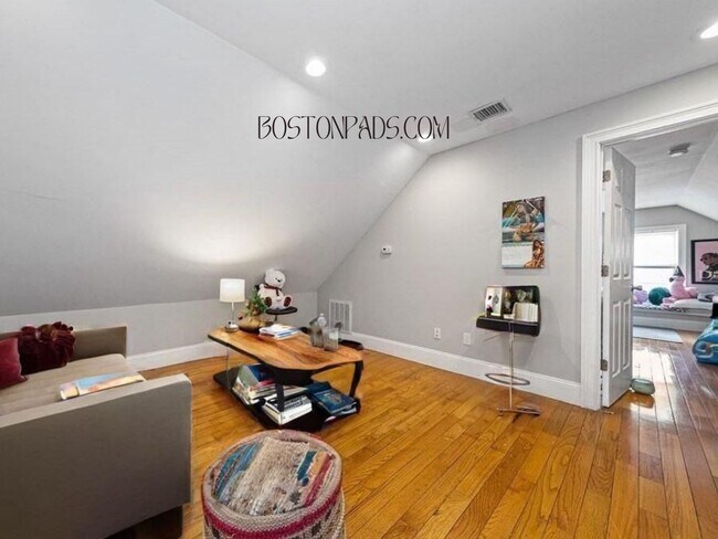 Photo - 44 Hillside St