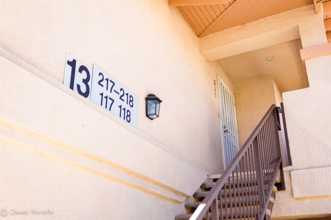 Building Photo - Summerlin area upper condo/vaulted ceiling...