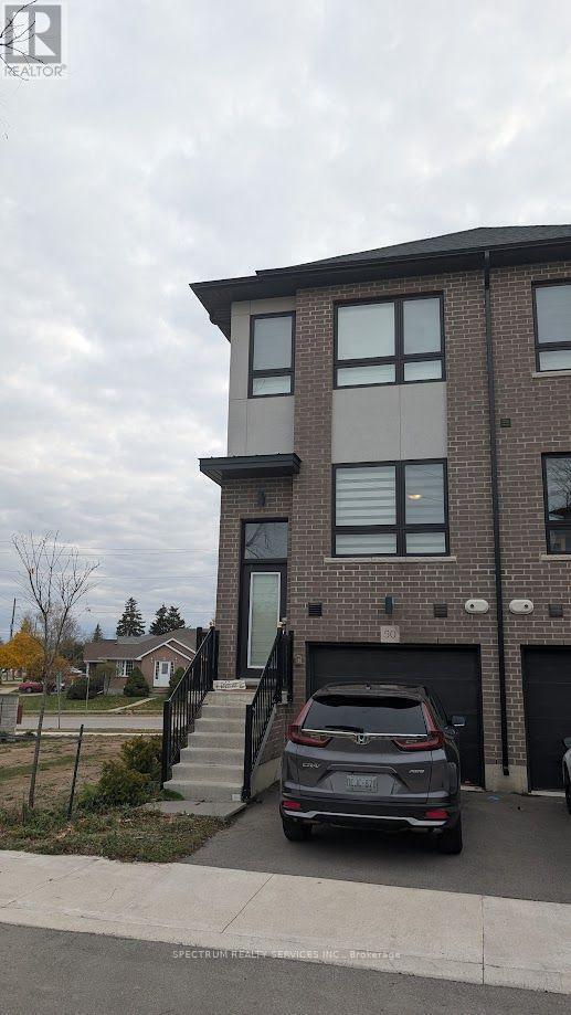 Photo - 720 Grey St