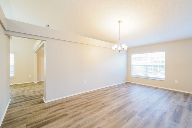 Photo - 1434 Lakehurst Way