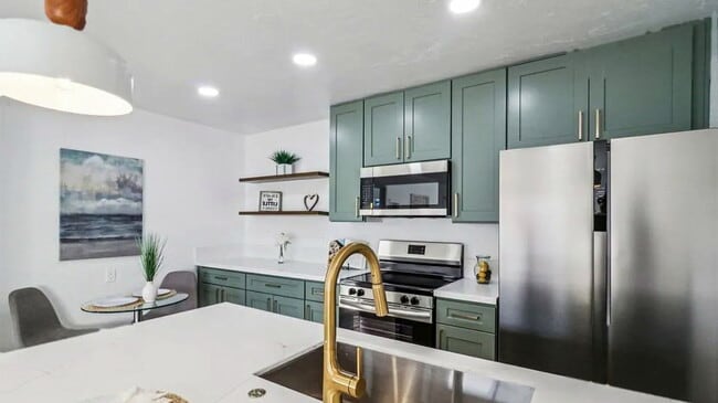 Building Photo - 935 Genter St Unit 201 Rental