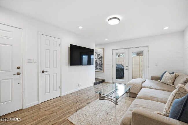 Photo - 4925 N 73rd St