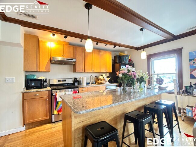 Building Photo - 34 Bentley St Rental