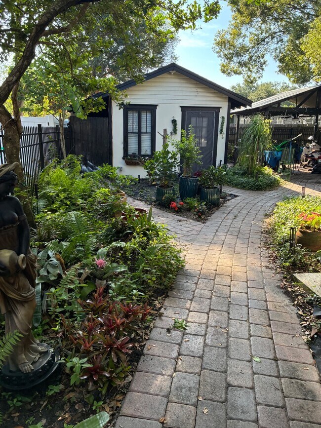 407 Shine Ave