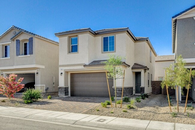 Building Photo - Newly built Home, gated
