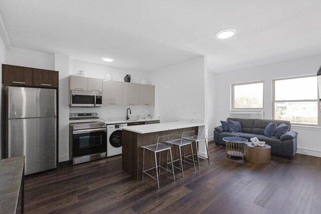 Building Photo - 1 bedroom in Chicago IL 60660 Unit 305 Rental