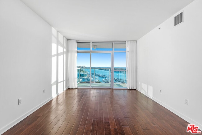 Photo - 13700 Marina Pointe Dr Unidad 1604