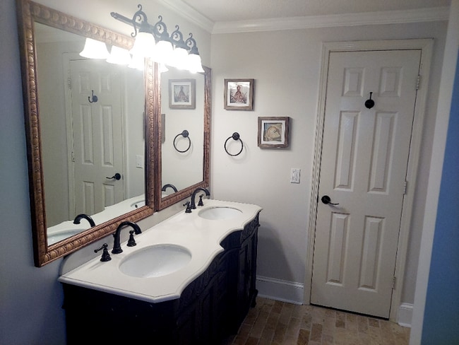 Photo - 100 Wyndham Ln
