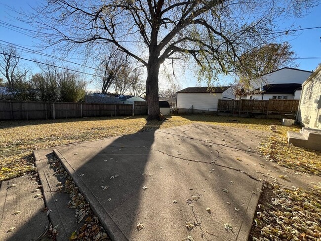 Photo - Spacious 2 Bed/2 Bath with Fenced in Yard!