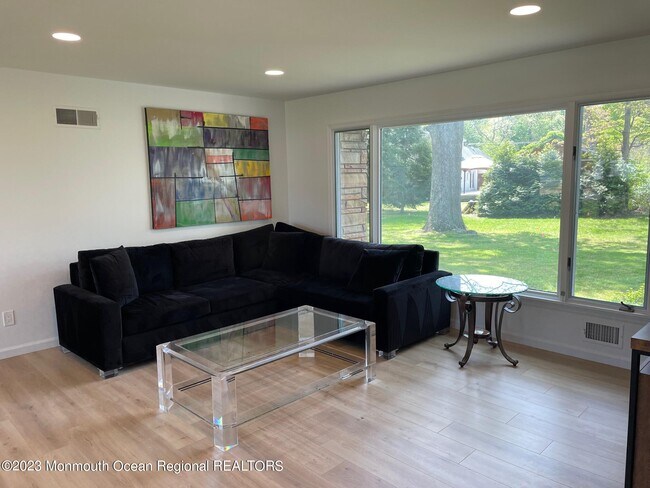 12 Greenbrier Rd