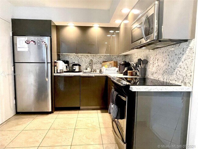 Photo - 5555 Collins Ave Unit 12Y