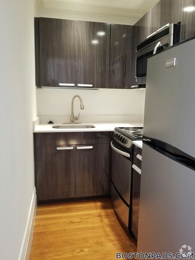 Building Photo - 254 Newbury St Rental
