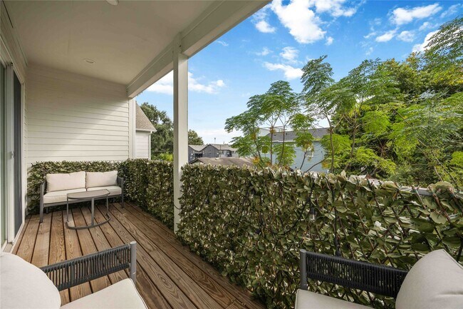 Photo - 5310 Suez St