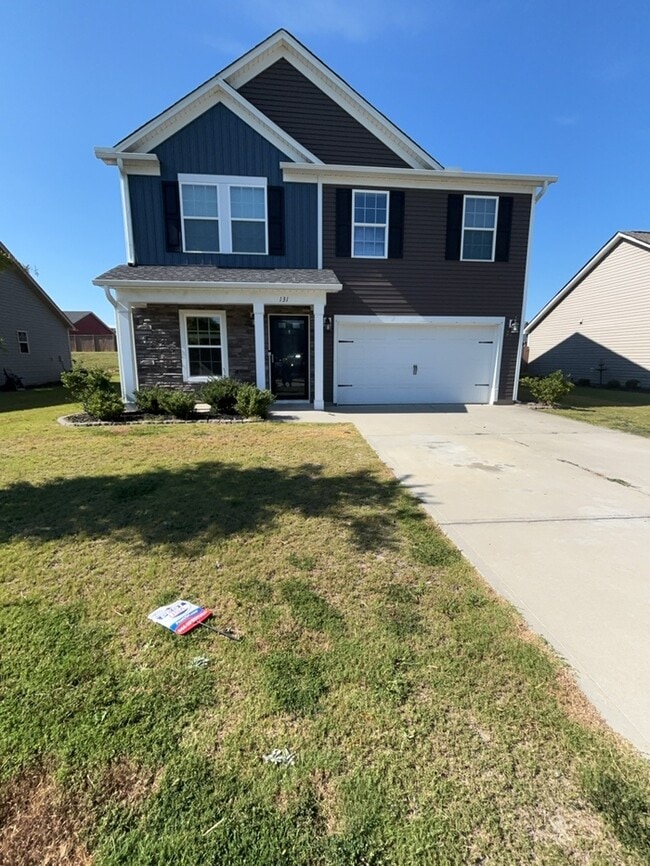 Building Photo - 5 Bedrooms 3 Bathrooms Rental