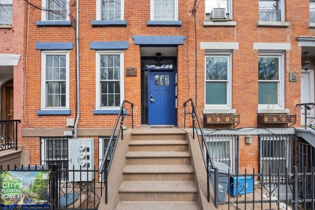 Building Photo - 316.5 6th St Unit 1