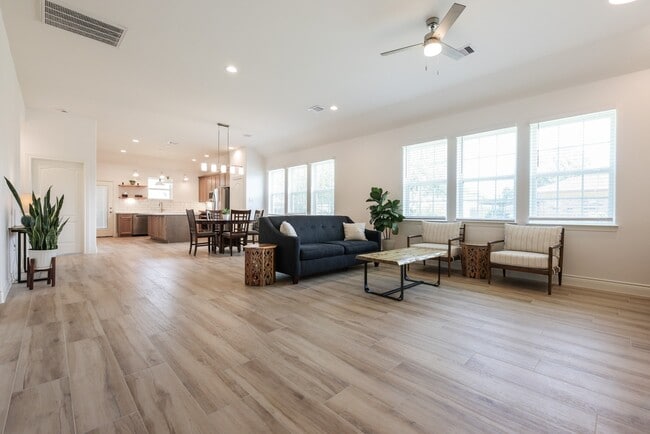 Photo - 2303 Cunningham Dr