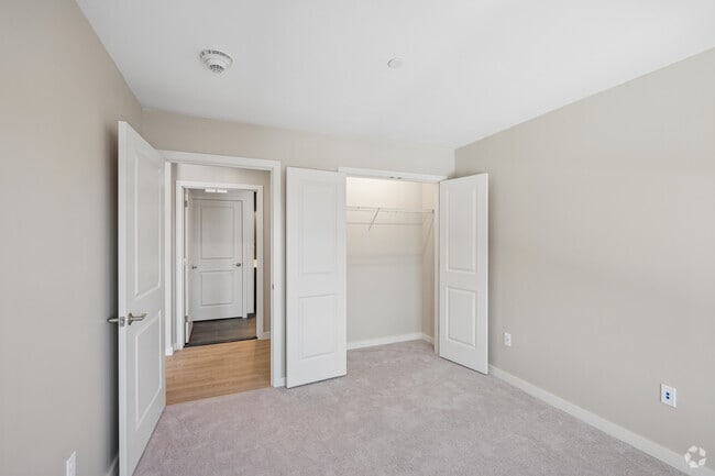 1BR, 1BA - 682SF - Bedroom/ Closet