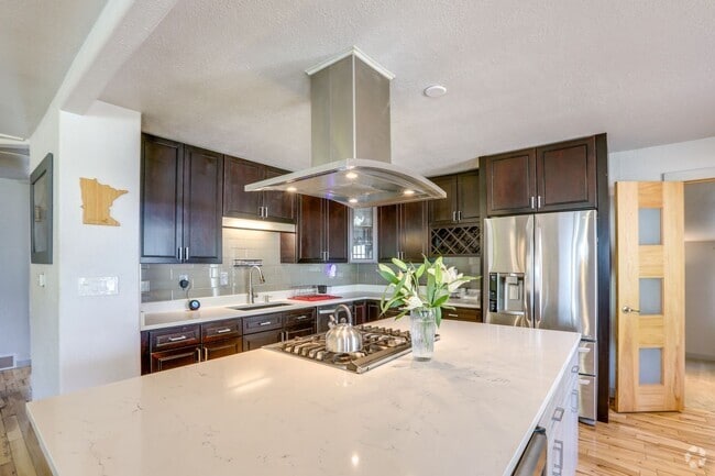 Building Photo - Charming 2Bed 2bath House in Denver