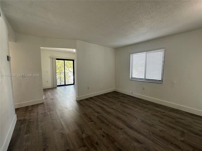 Photo - 529 SW 4th St Unidad 305