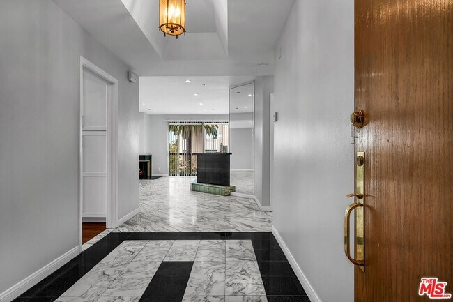 Photo - 125 N Gale Dr House