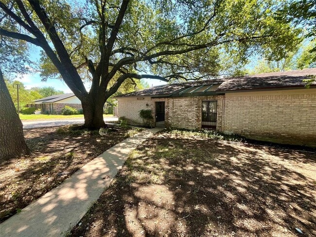 Photo - 2307 Monarch Dr