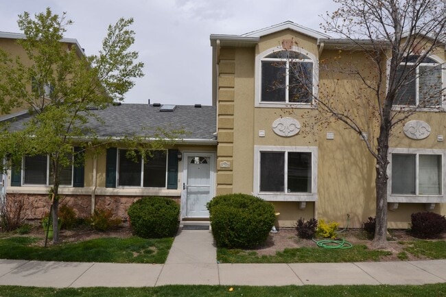 Building Photo - Beautiful 4 Bed 2.5 Bath Townhome in West Jordan!!!